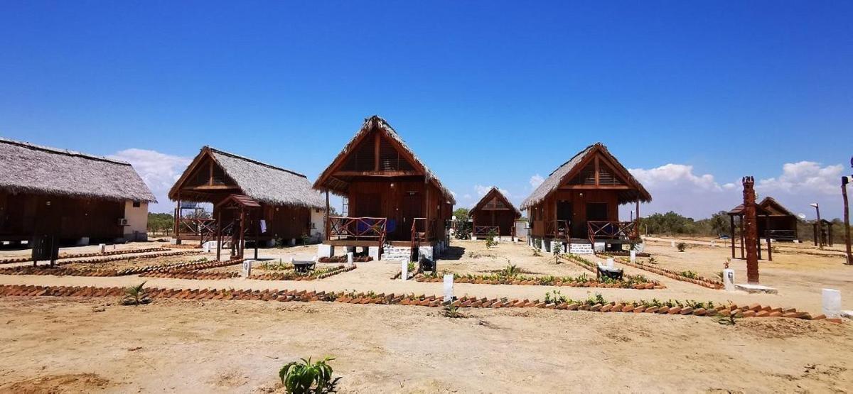 Cap Kimony Hotel Morondava Exterior photo