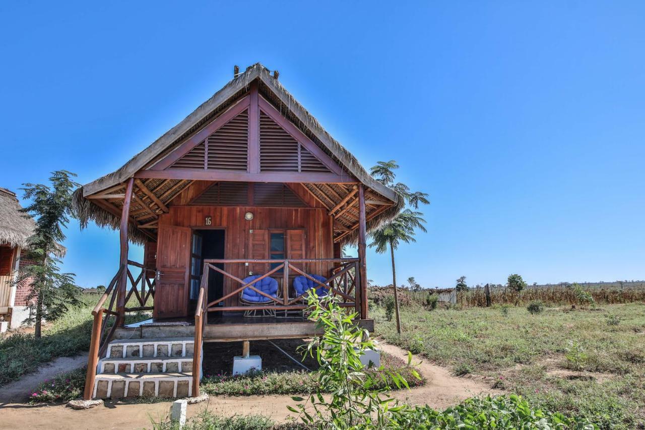 Cap Kimony Hotel Morondava Exterior photo